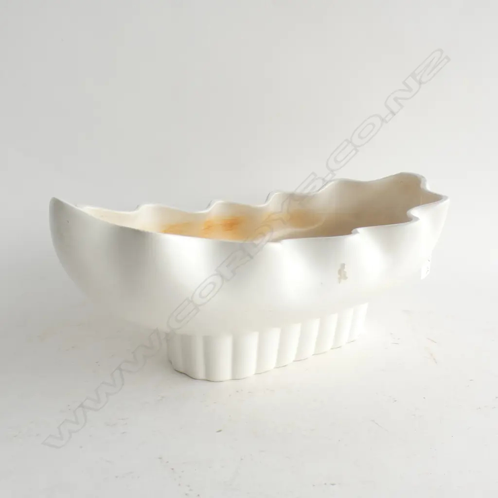 CROWN LYNN .669. WHITE FRILLED TROUGH VASE Image 1++