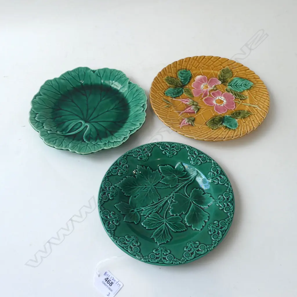 3 MAJOLICA PLATES; 2x GREEN + SARREGUEMINES 210mm dia Image 1++