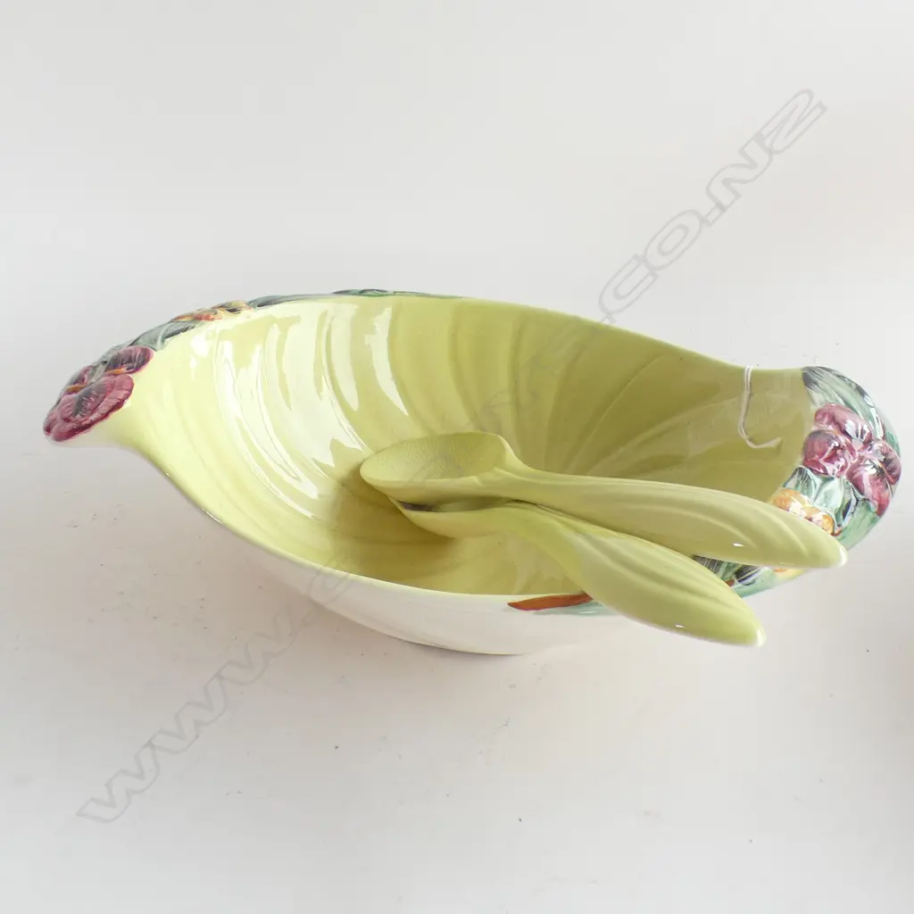SHORTER & SON BOUQUET SALAD BOWL AND SERVERS Image 1++