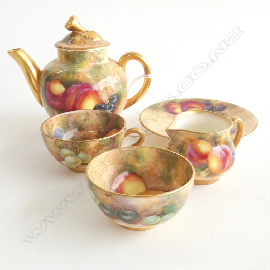 ROYAL WORCESTER HANDPAINTED MINIATURES FRUIT 2 PIECES BY ROBERTS 3 PIECES BY FREEMAN Image 1++