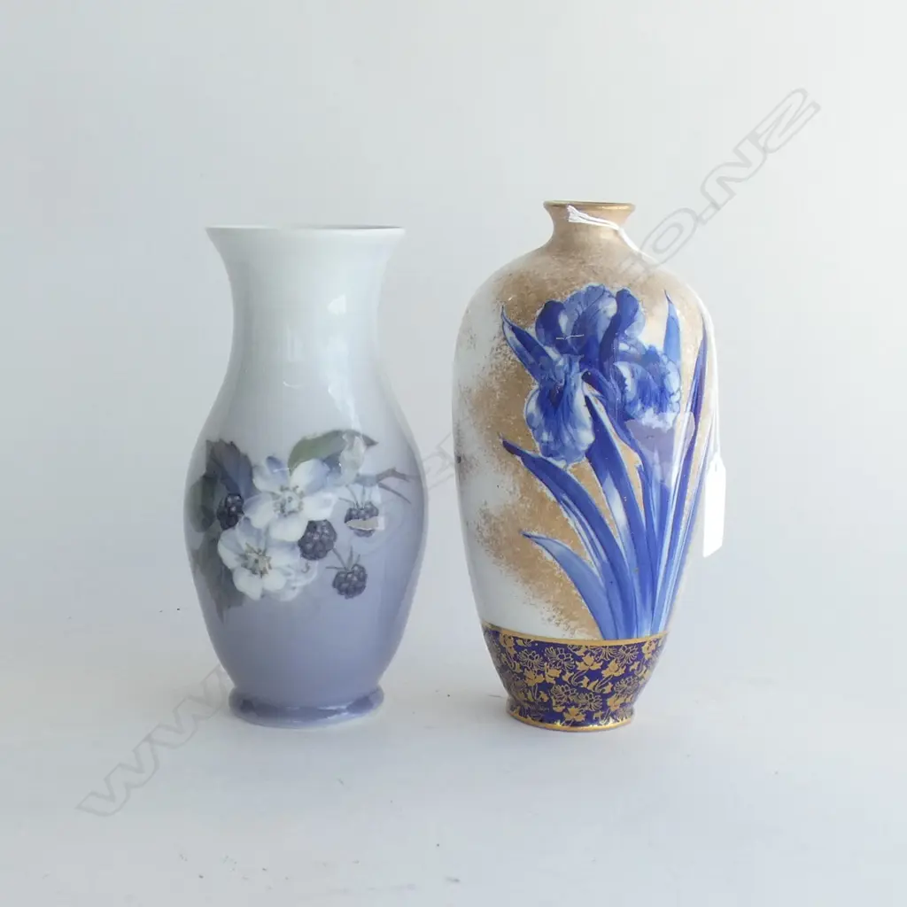 2 VASES; ROYAL DOULTON BLUE IRIS + ROYAL COPENHAGEN #2289 H.180mm Image 1++