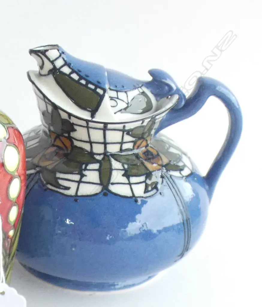 WOOD & SONS 'COZY' TEAPOT tube lined McIntosh roses Image 1++