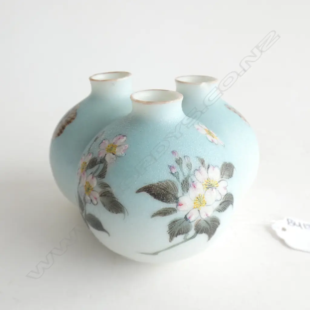 JAPANESE VASE HANDPAINTED & SIGNED AF 2 CHIPS TO RIM H. 65mm Image 1++
