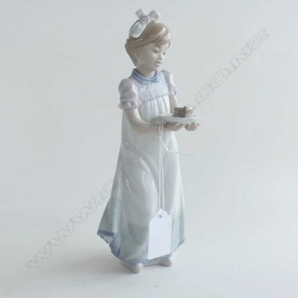 LLADRO 'BIRTHDAY CAKE' H.210mm  AF Image 1++
