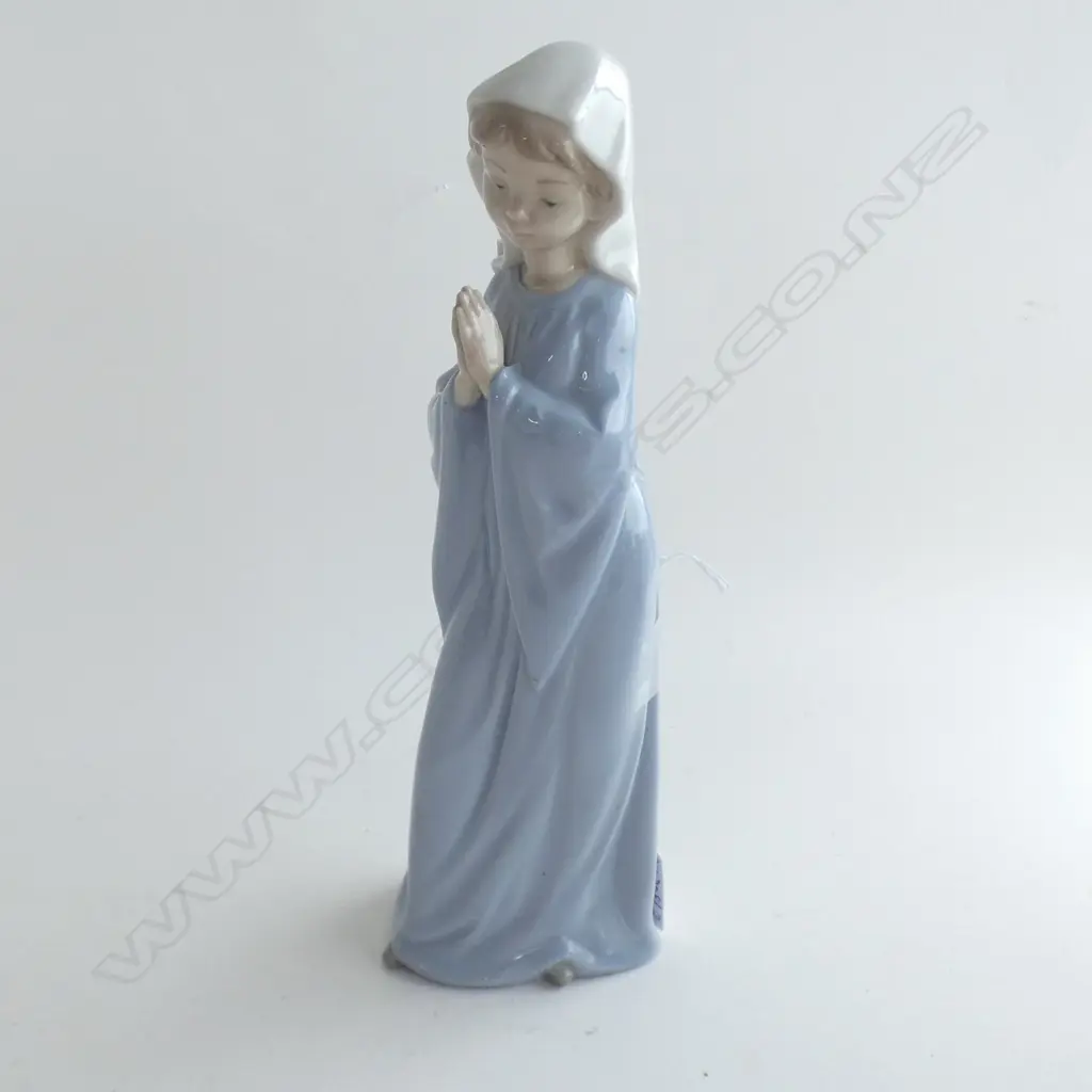 NAO PRAYING GIRL H.265mm Image 1++