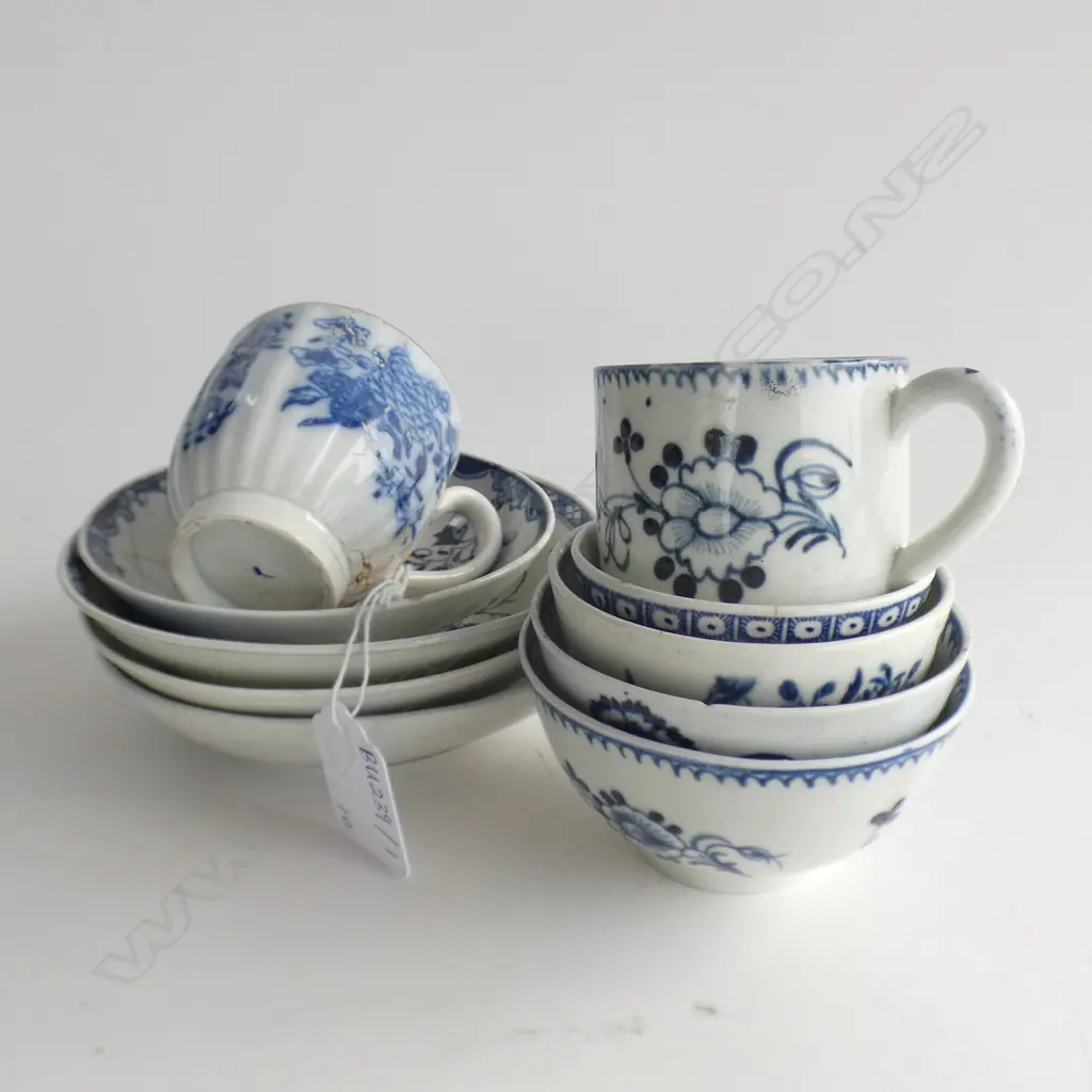 10 PCES 19thC B/W CHINA; 4 SAUCERS, 4 TEA BOWLS, 2 CUPS (SOME AF) Image 1++