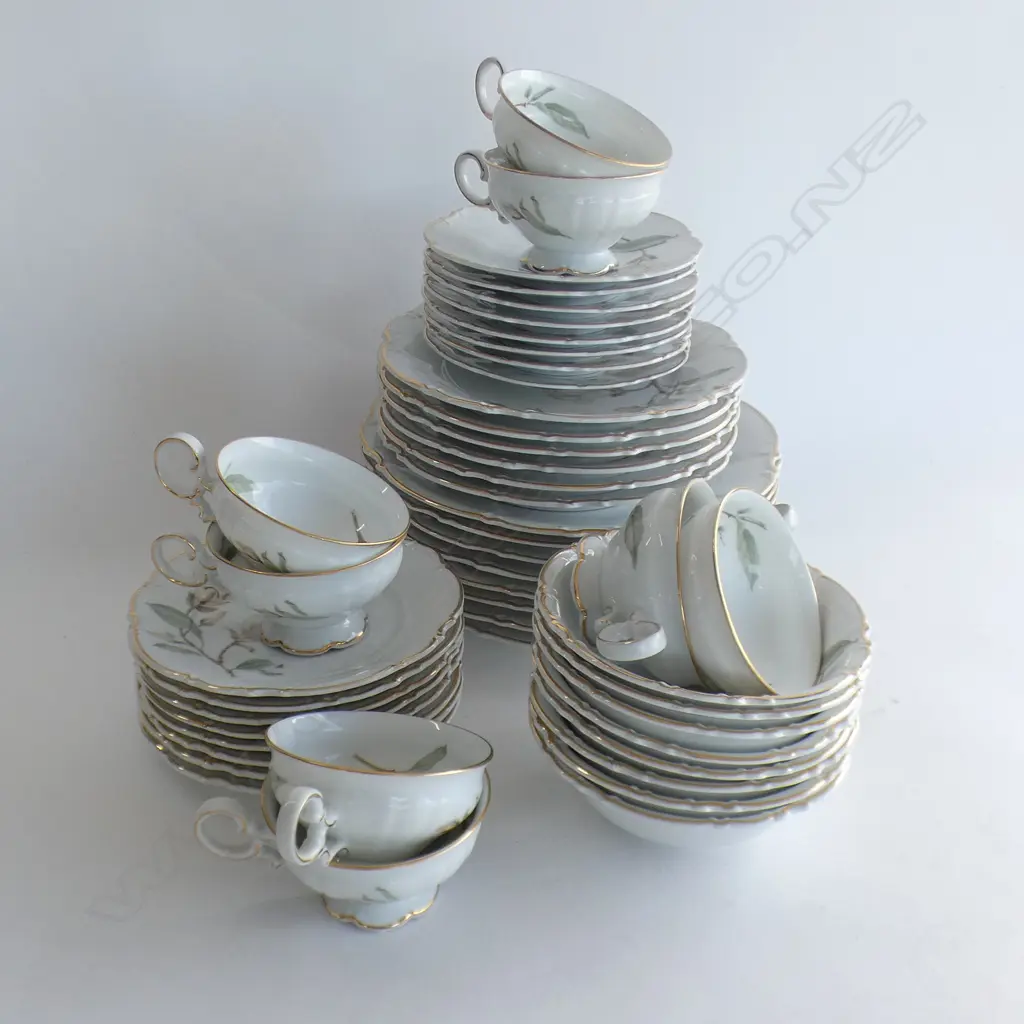 46 PCE HUTSCHENREUTHER 'MAYFLOWER' PART DINNER SERVICE; 8 DINNER PLATES 260mm, 8 C/S ETC Image 1++