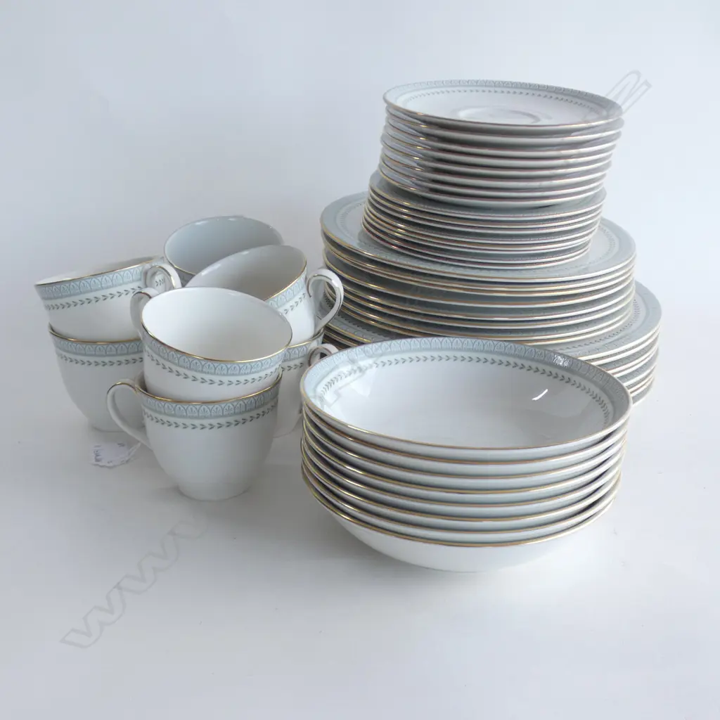 48 PCE / 8 PLACE ROYAL DOULTON 'BERKSHIRE' PART DINNER SERVICE Image 1++