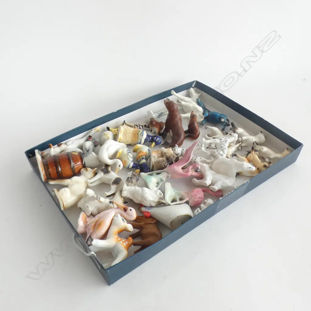 TRAY LG COLLECTION MINIATURE ANIMALS Image 1++