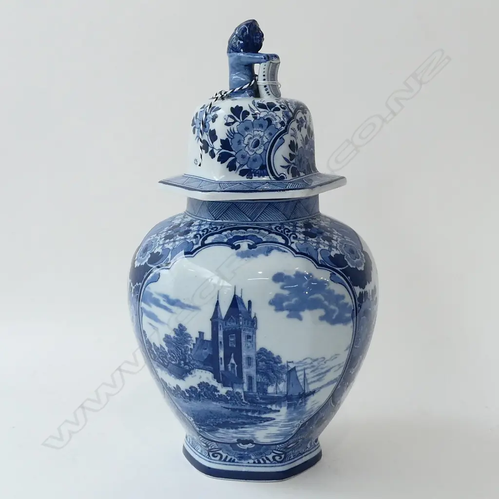 B/W DELFT GINGER JAR H.380mm hairline to lid Image 1++