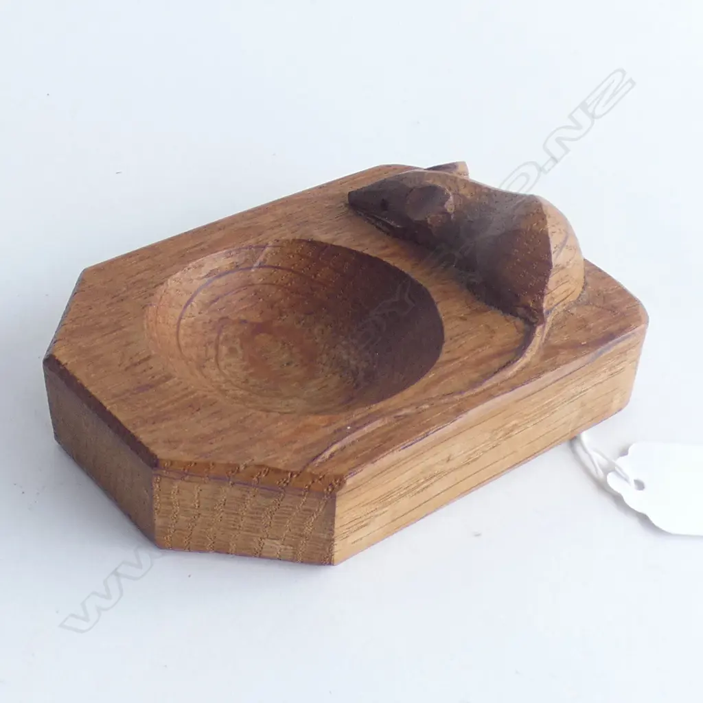MOUSEMAN CARVED OAK PIN DISH 105x75mm Image 1++