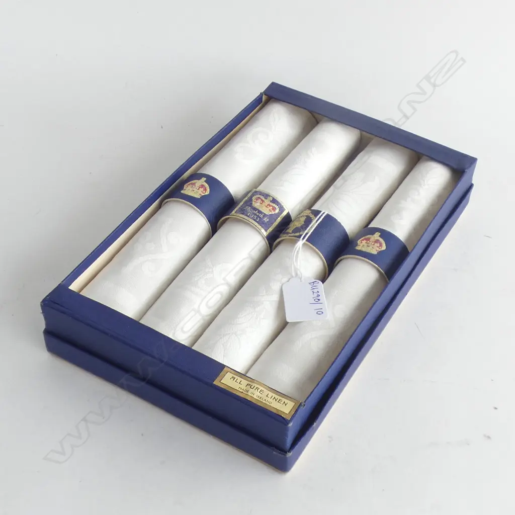 4 QEII CORONATION IRISH LINEN NAPKINS, BOXED H.260mm Image 1++