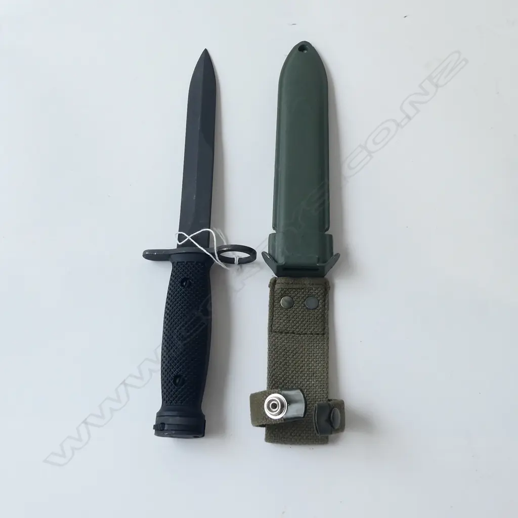 ITALIAN AR70 BERETTA BAYONET (DATED 1960) WITH SCABBARD & WEBBING HANGER Image 1++