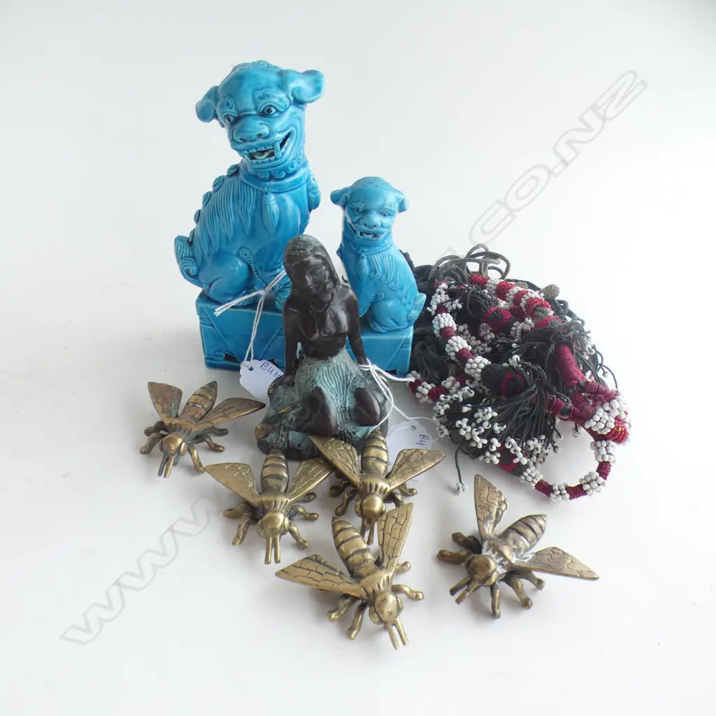 5 BRASS BEES + TE PANIA FIGURE + 2 BLUE FU DOGS + BEADED TRIBAL NECKLACE Image 1++