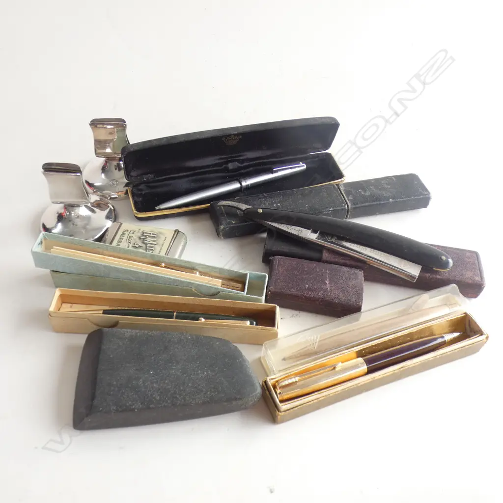 ASST PENS/RAZORS/SHIPPING MENU HOLDERS/ADVERTISING VESTA Image 1++