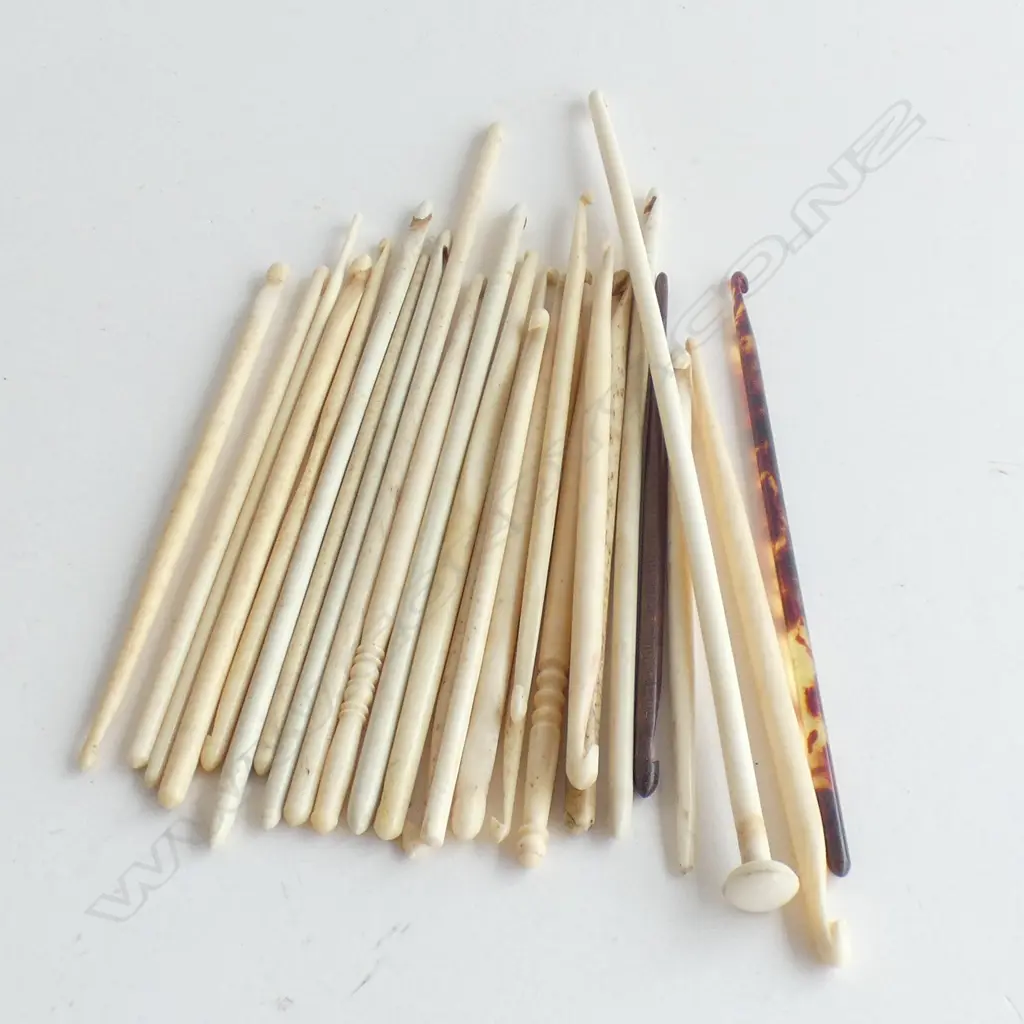 ASST. BONE CROCHET HOOKS Image 1++