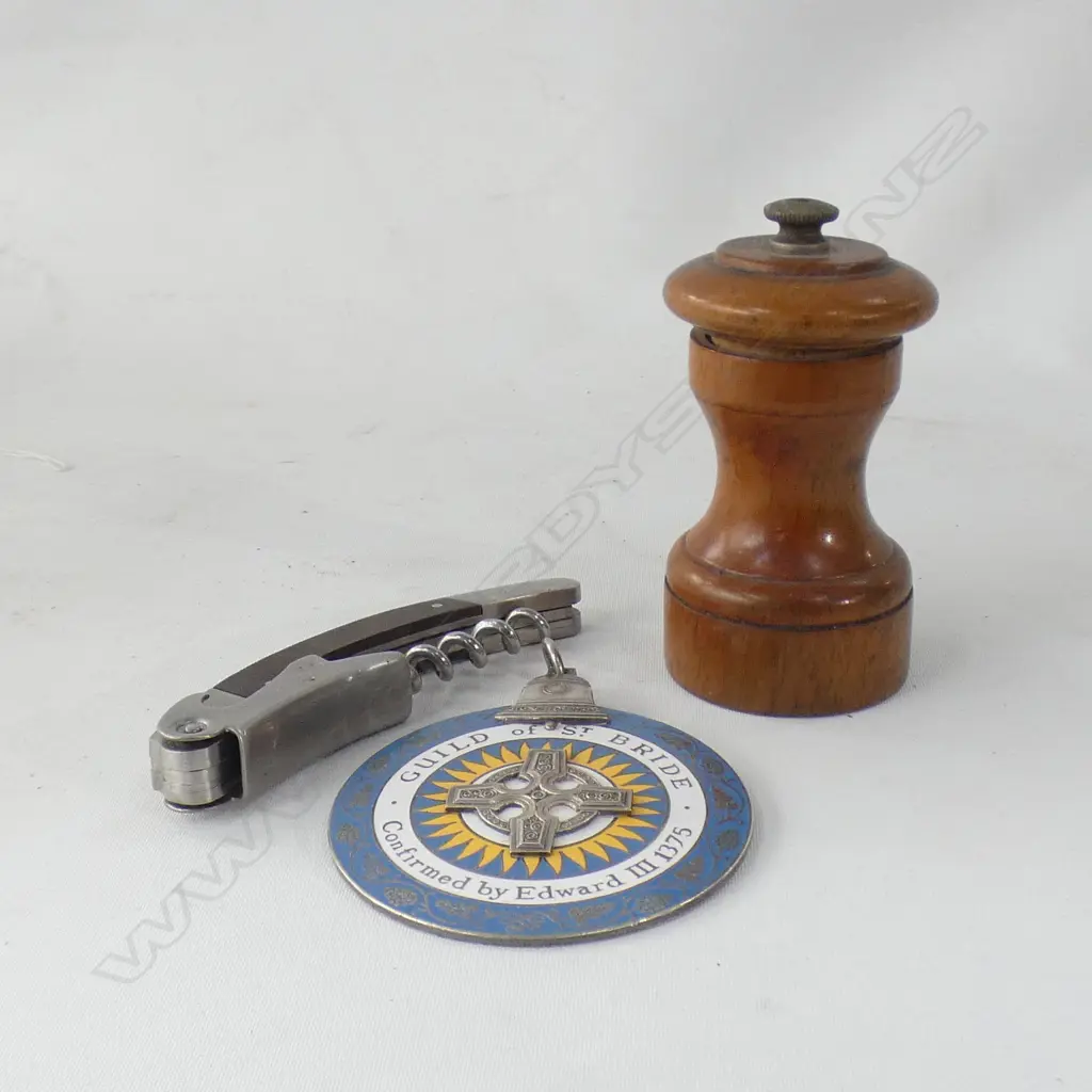 3 ITEMS: PEPPER GRINDER. POCKET KNIFE ENAMELLED PLAQUE 'GUILD DT.BRIDE' Image 1++
