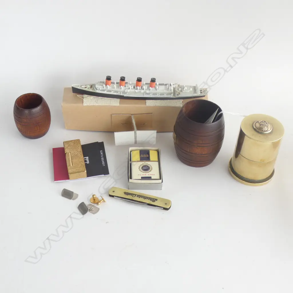 R.M.S. MAURETANIA MODEL L.190mm + 2 WOODEN BARRELS (DECKING EX. MAURETANIA) + PEN KNIFE + BRASS CIGARETTE LIGHTER H.85mm Image 1++