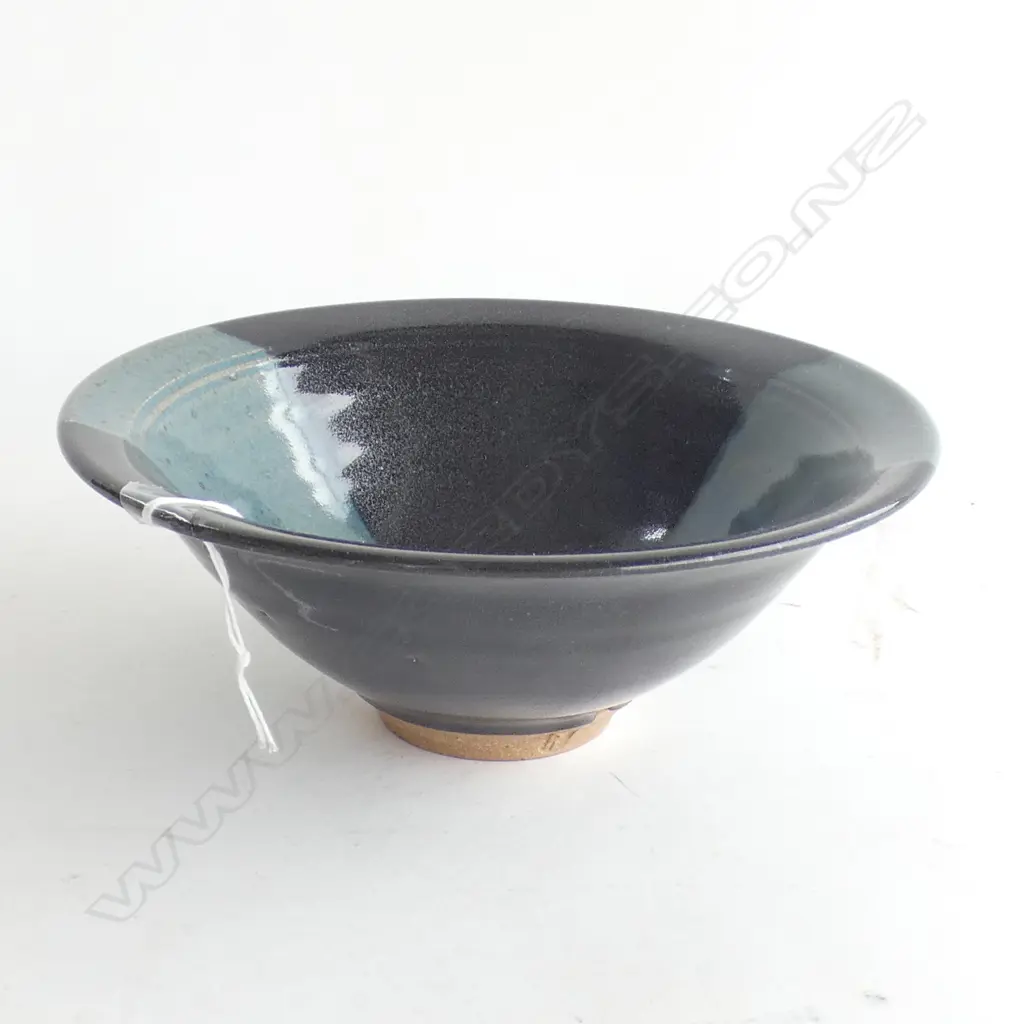 PETER STICHBURY BOWL CHUN GLAZE ON BLACK Dia.180mm Image 1++