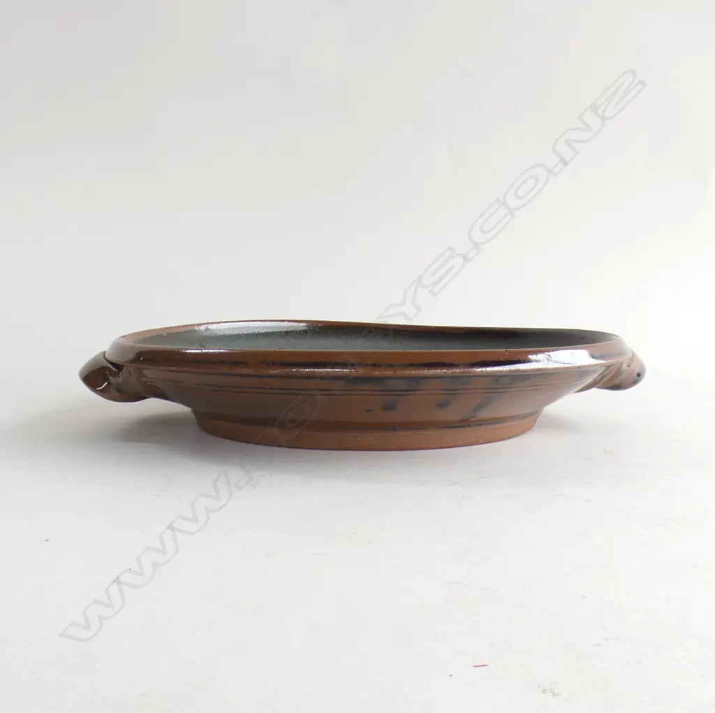 PETER STITCHBURY TWO HANDLED PLATE Image 1++
