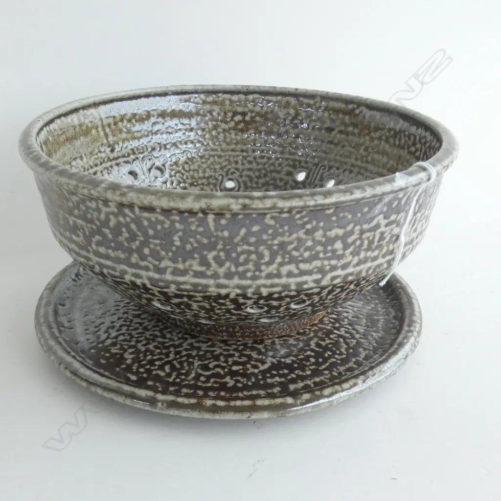 STUDIO POTTERY SALT GLAZE COLANDER 200mm & PLATE Image 1++