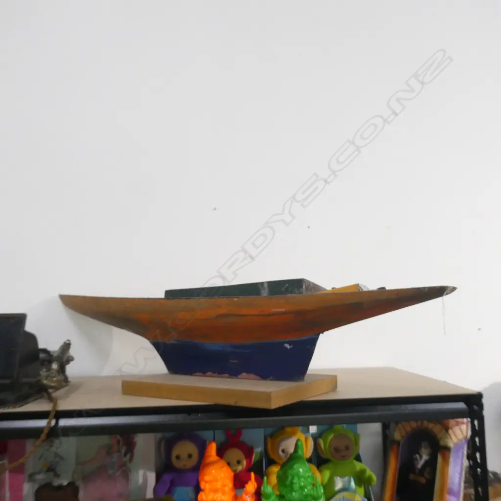 VINTAGE WOODEN BOAT HULL MODEL L.1110mm + ASST. PHARMACEUTICAL BOTTLES Image 1++