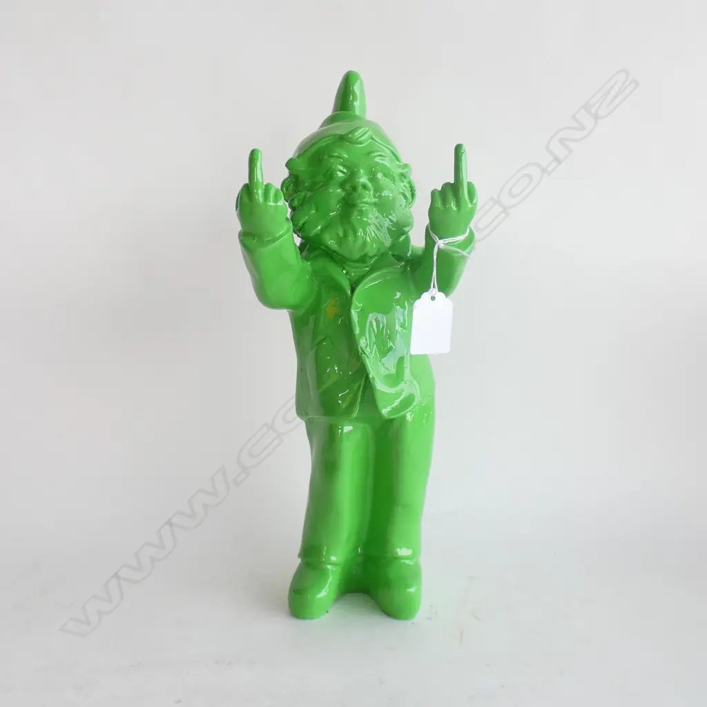 GREEN RESIN GNOME GIVING THE FINGERS H.330mm Image 1++