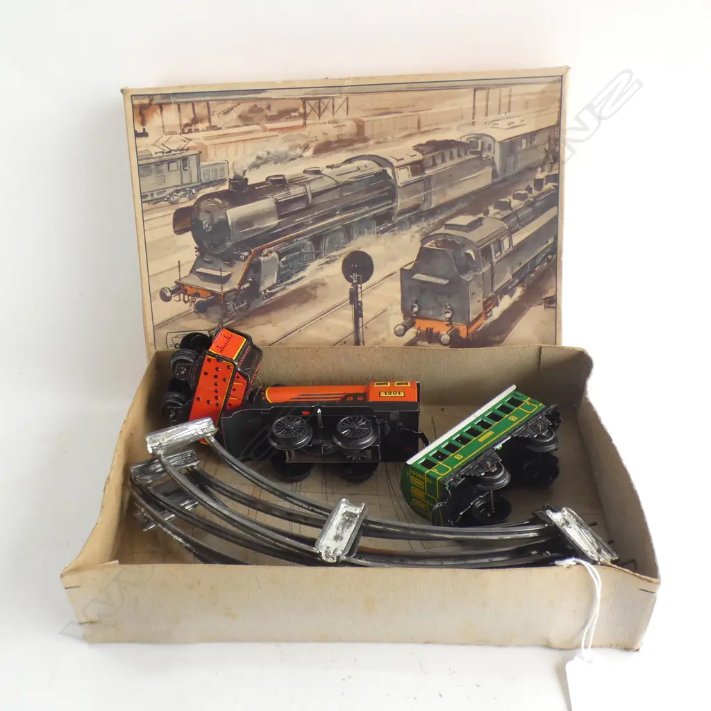 BOXED VINTAGE TIN PLATE TRAIN SET  Image 1++