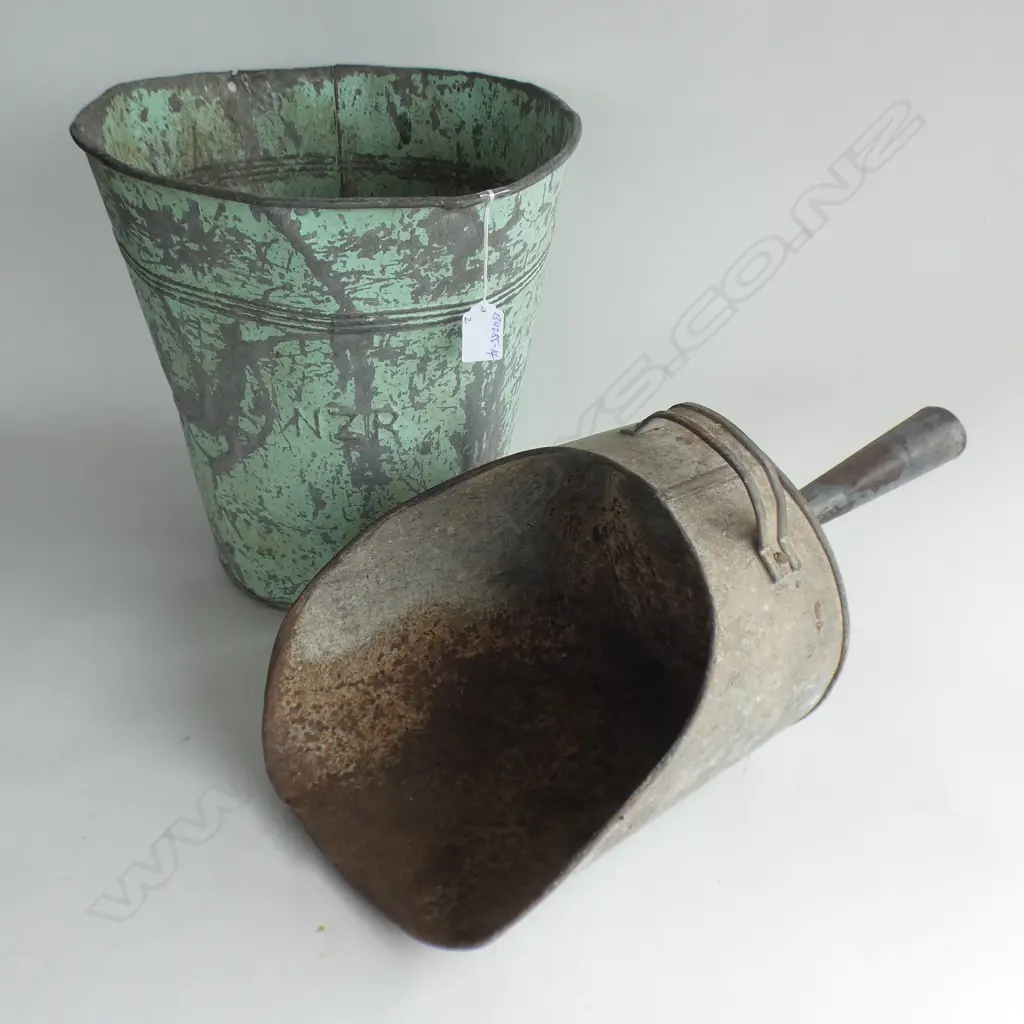 OLD DISTRESSED NZR TIN BUCKET + LGE SCOOP Image 1++