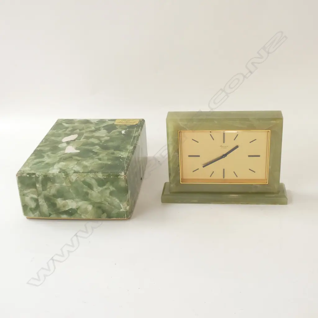 (20228) BARONET OF ALABASTER MANTLE CLOCK H. 145mm. W. 200mm TINY CHIP FRONT CNR Image 1++