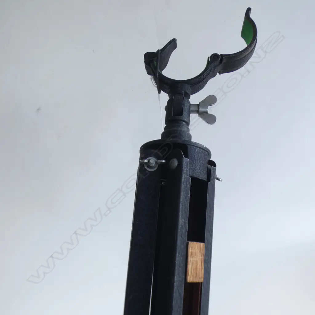 TELESCOPE TRIPOD WITH ADJUSTABLE LEGS - CIRCULAR MOUNT FOR TELESCOPE Image 1++