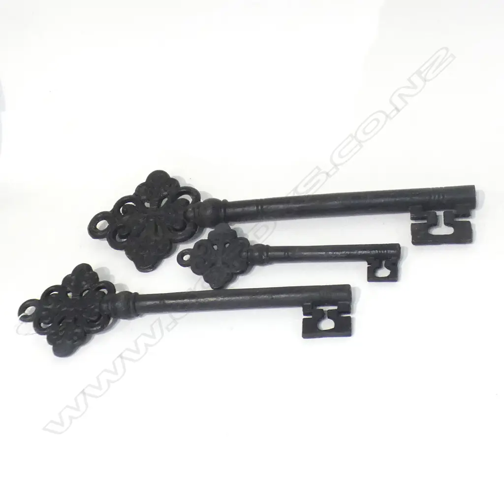 THREE DECORATIVE CAST IRON KEYS L.240mm-450mm Image 1++