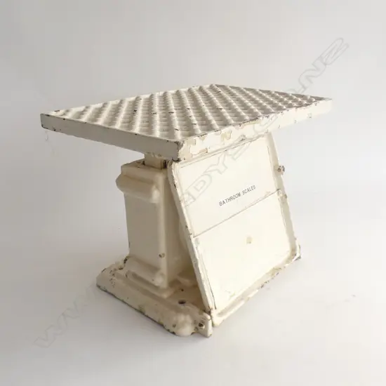 ANTIQUE BATHROOM SCALES H.200mm W.270mm