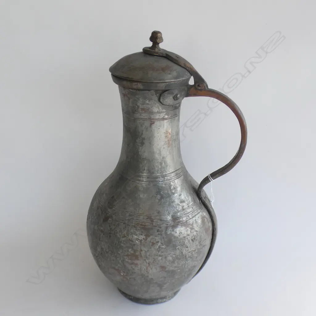 ANTIQUE PEWTER ON COPPER MEDIEVAL REPRODUCTION BANQUET WARE; PLATTER, LGE JUG H.420mm & 14 PLATES Image 1++