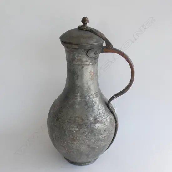 ANTIQUE PEWTER ON COPPER MEDIEVAL REPRODUCTION BANQUET WARE; PLATTER, LGE JUG H.420mm & 14 PLATES