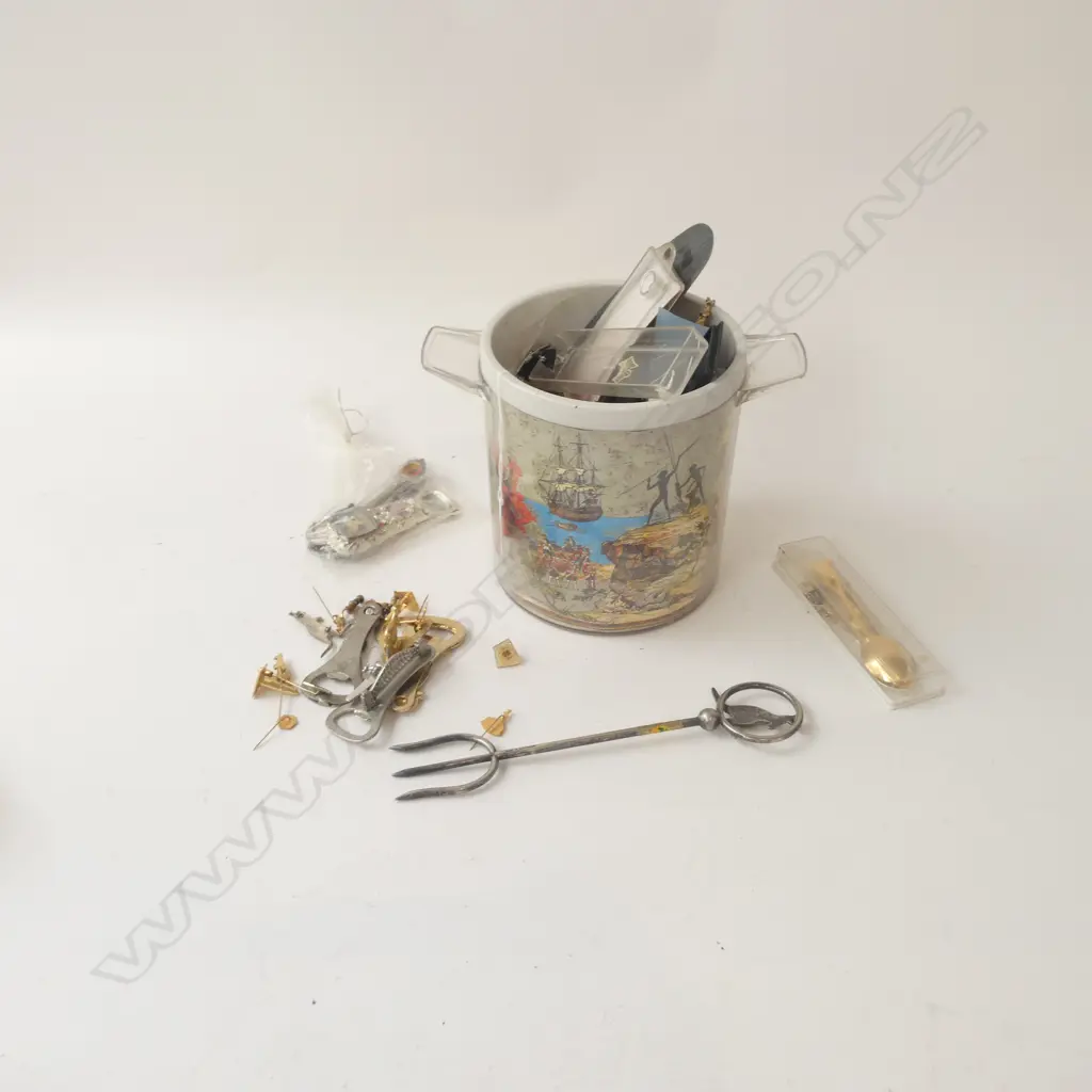 AUSTRALIANA THEME ICE BUCKET FULL OF ASST AUSTRALIAN SOUVENIR BOTTLE OPENERS ETC.. Image 1++