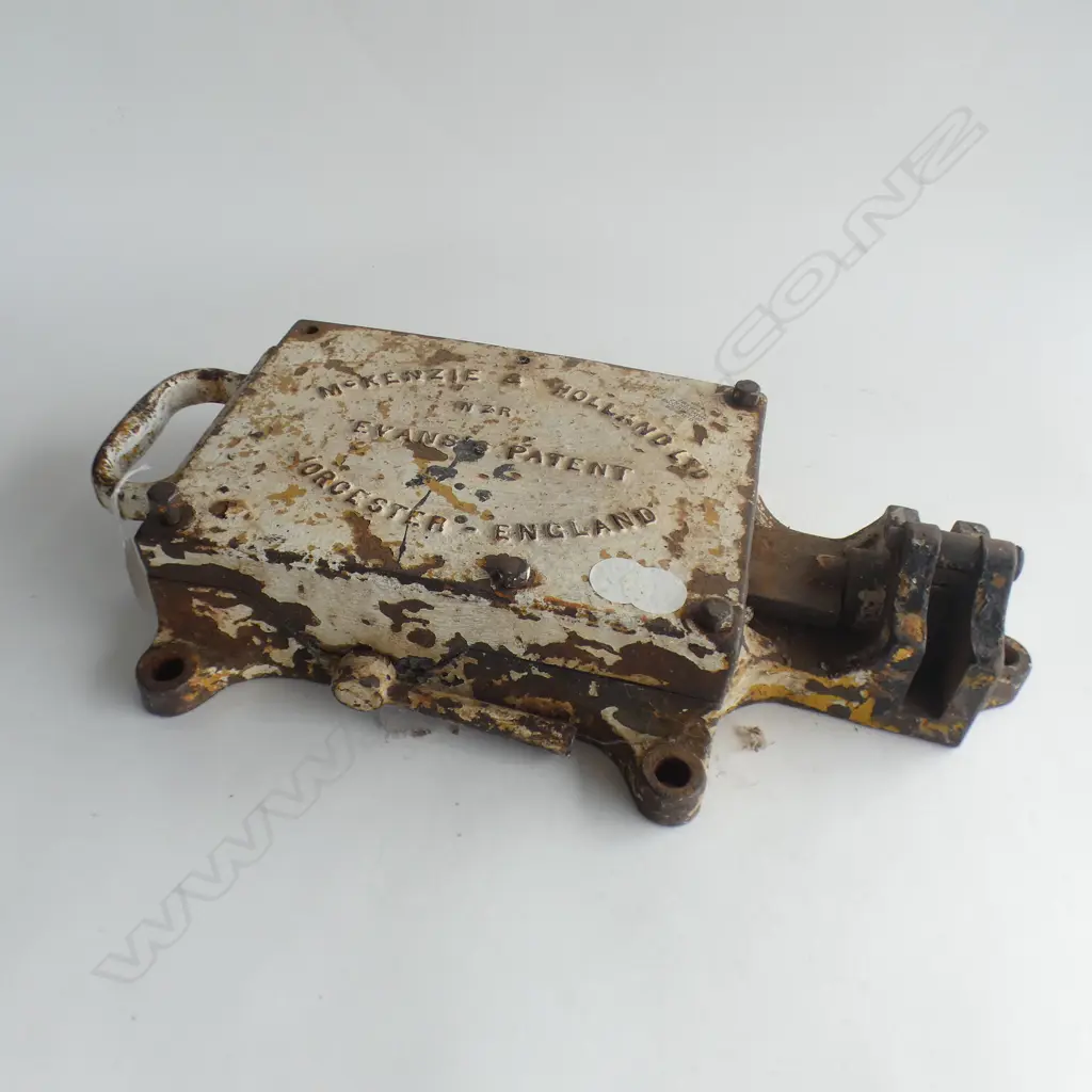 OLD CAST IRON NZ RAILWAY SWITCHING PLATE MCKENZIE & HOLLAND MAKER Image 1++