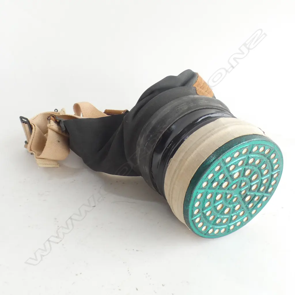 L&B.R.CO FEB 1938 AS NEW GAS MASK IN ORIGINAL BOX Image 1++