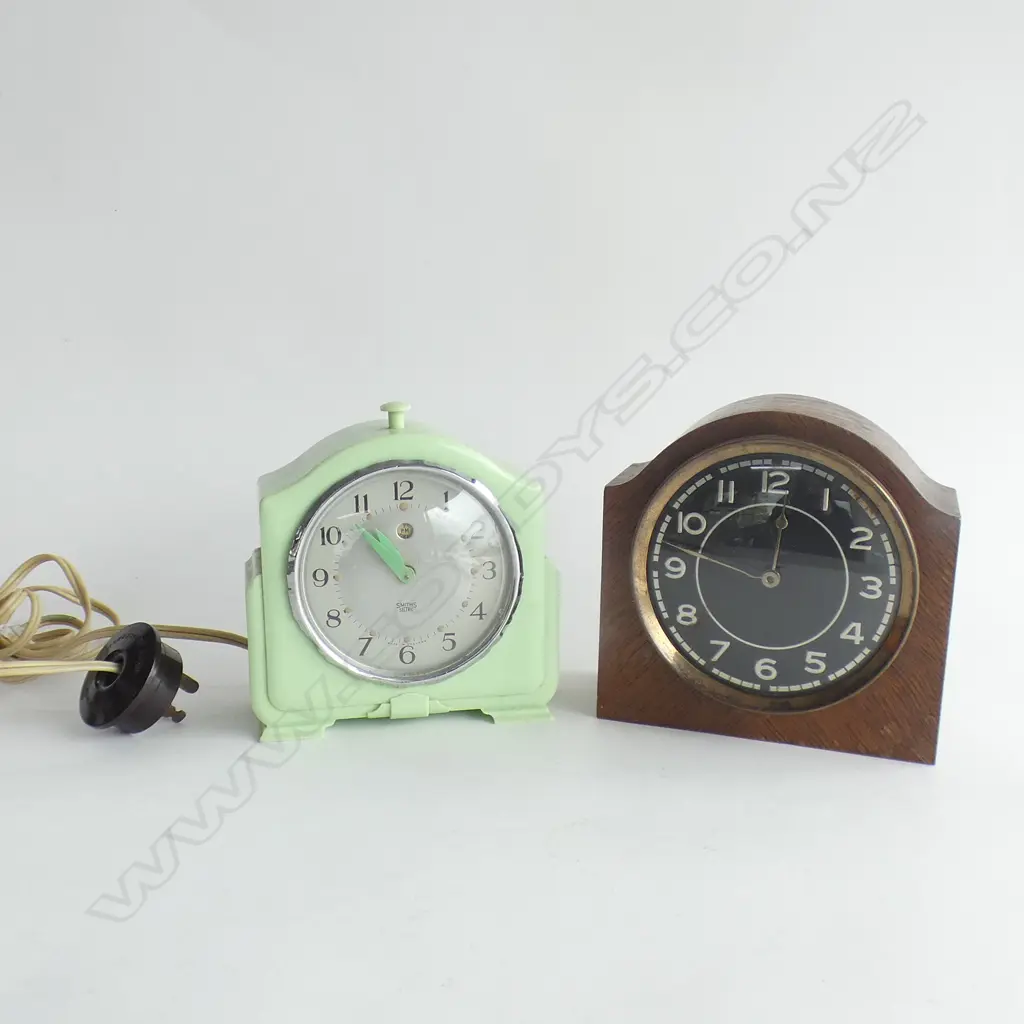 2 X DECO MANTLE CLOCKS 1 ELECTRIC THE OTHER WINDUP Image 1++