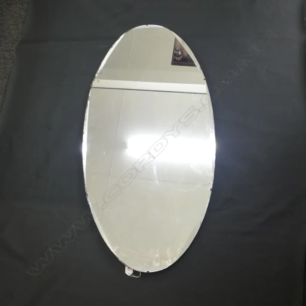 OVAL MIRROR Image 1++
