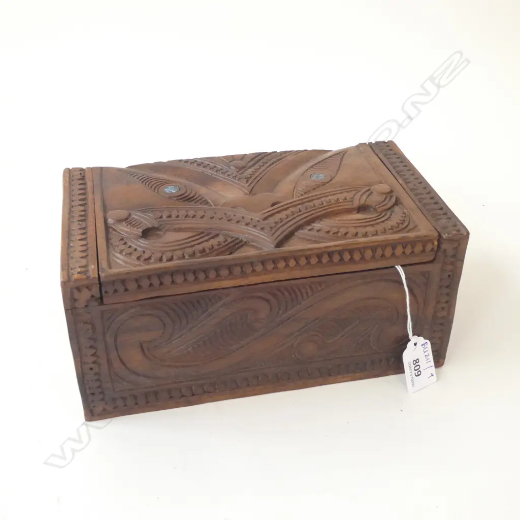 CARVED WOODEN MAORI BOX L.235mm Image 1++
