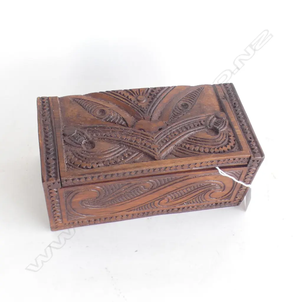 CARVED WOODEN MAORI BOX L.205mm Image 1++