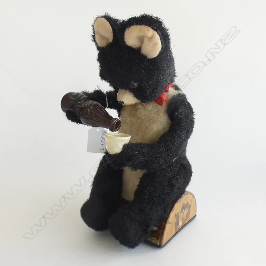 1960s BATTERY OPERATED TOY BEAR DRINKING COCO-COLA Image 1++
