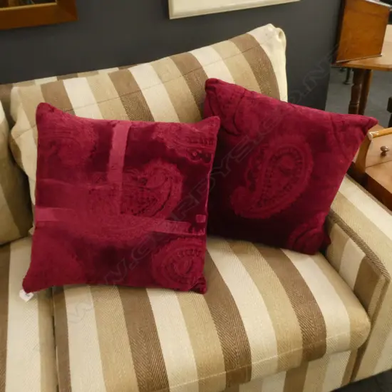 PR LG BURGUNDY VELVET FLOCKED CUSHIONS W 490MM