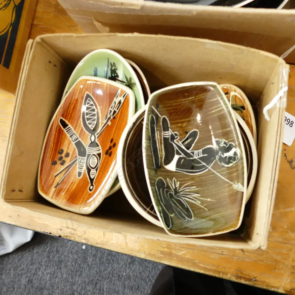 BOX ASST AUSTRALIAN POTTERY SM DISHES  Image 1++