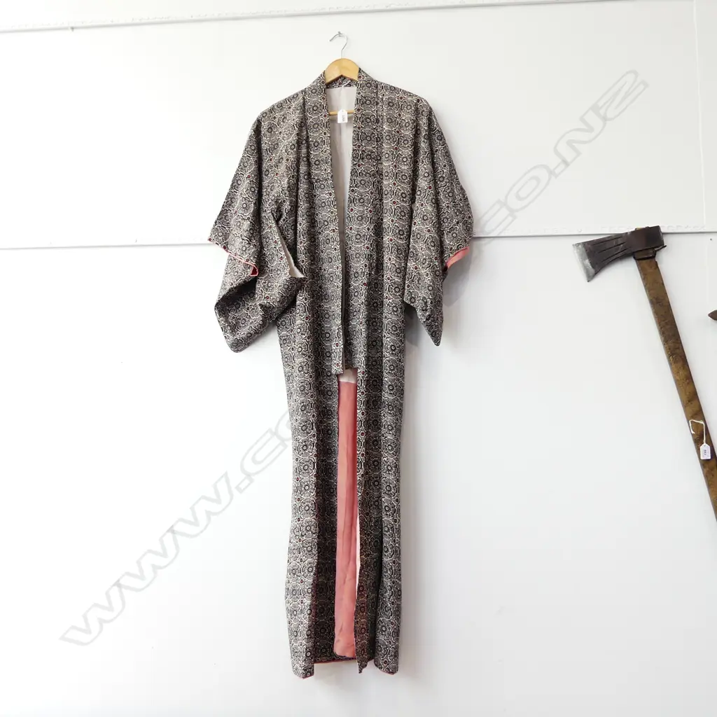 VINTAGE FULL LENGTH JAPANESE SILK KIMONO -BLACK/WHITE/PEACH -CREAM LINING Image 1++