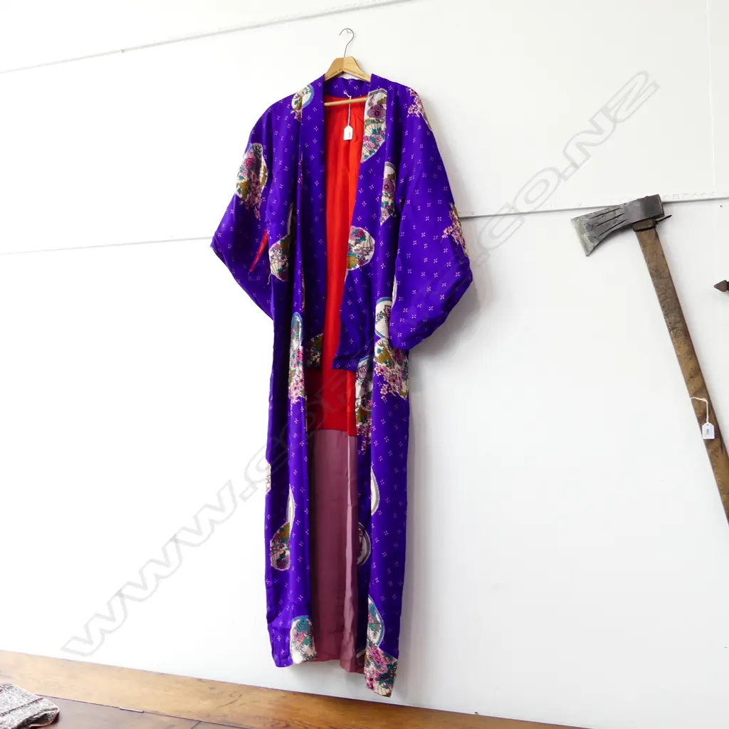 VINTAGE FULL LENGTH JAPANESE SILK KIMONO - PURPLE PATTERN / RED LINING Image 1++