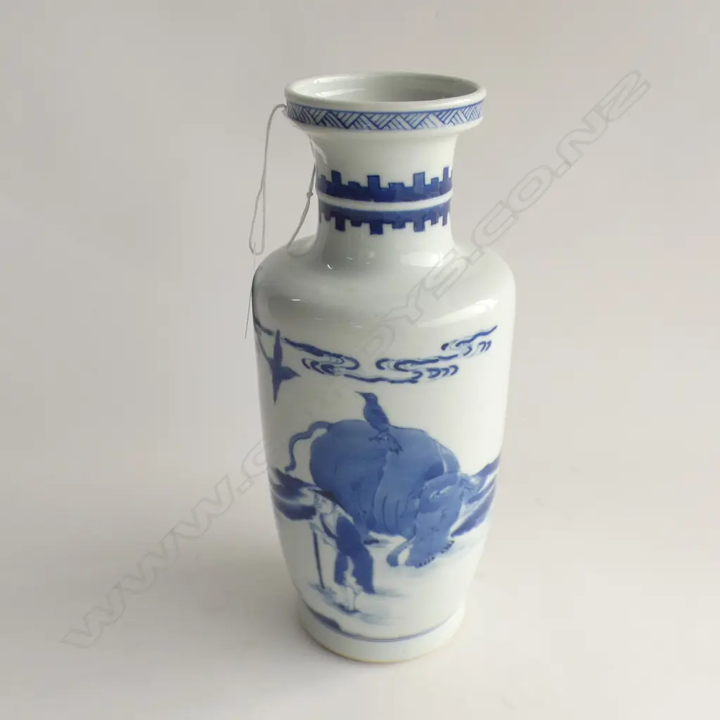 CHINESE B/W VASE; FIGURES IN LANDSCAPE H.240mm Image 1++