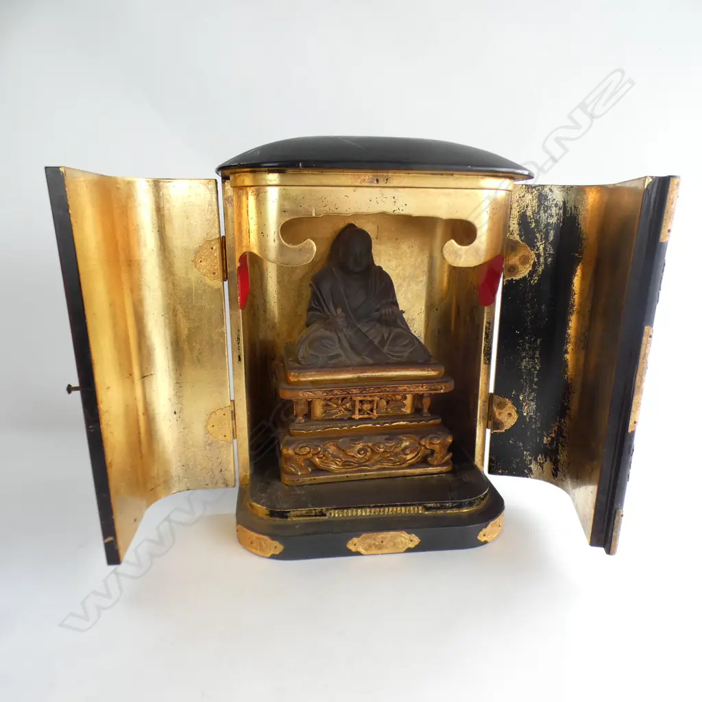 19THC JAPANESE HOUSE SHRINE CABINET black lacquer & gilded enclosing buddha H.320mm Image 1++
