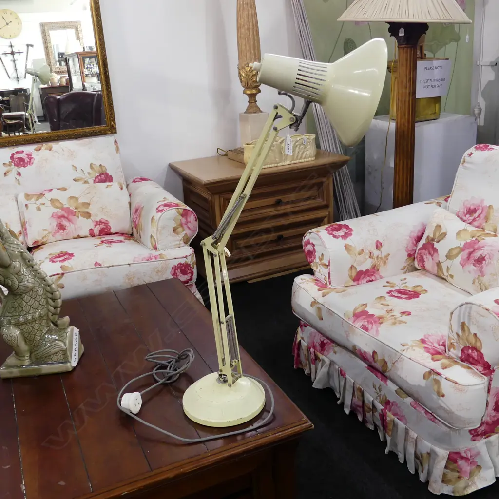 CREAM PAINTED ANGELPOISE LAMP Image 1++